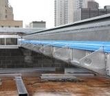 Stahlbefestigung für Spielplatz auf dem Dach